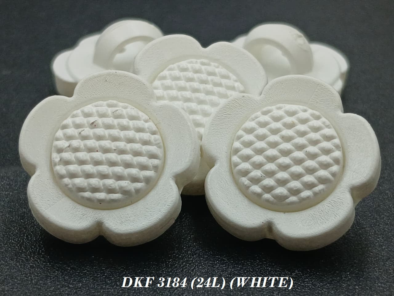 White Dyble Flower Shape Downhole Polyester Button 24L