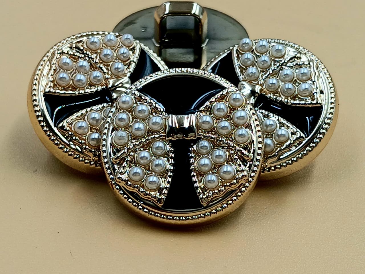 Black & Golden Round Downhole Polyester  Buttons 28L