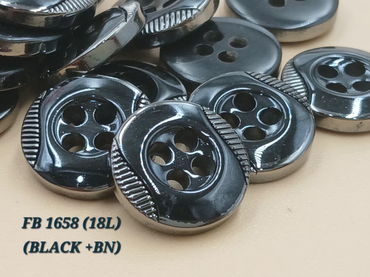 Black And Bn Circular 18L Four Hole Polyester Buttons