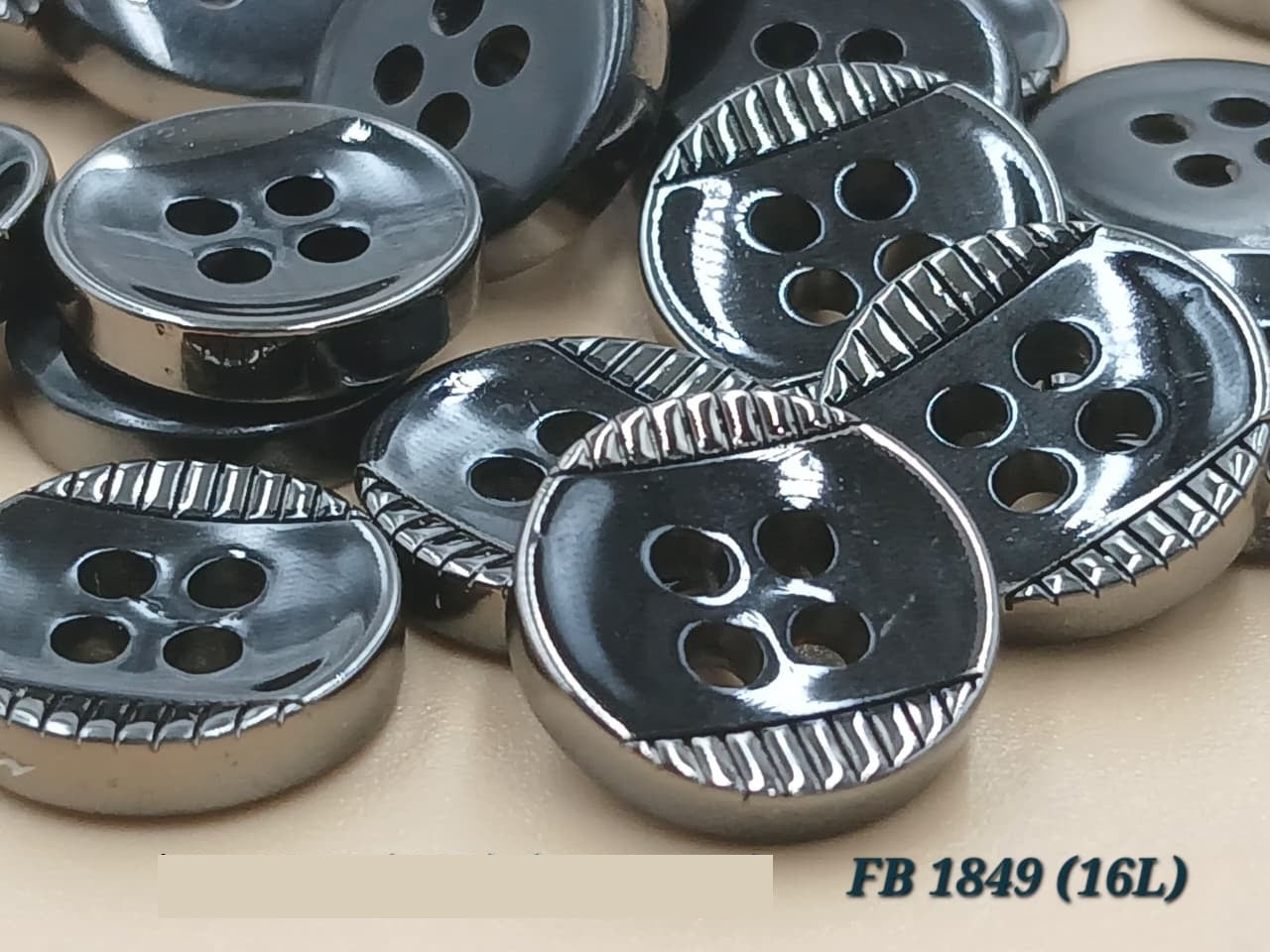 Black And Bn Circular 16L Four Hole Polyester Buttons