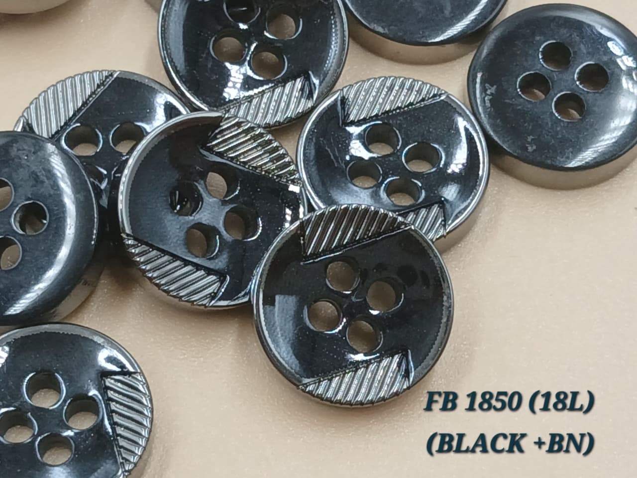 Black And Bn Circular 18L Four Hole Polyester Buttons