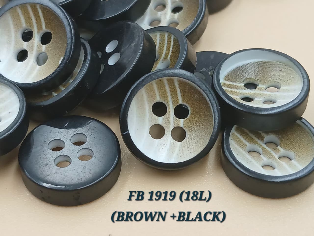 Brown And Black Circular 18Ligne 4 Hole Polyester Buttons