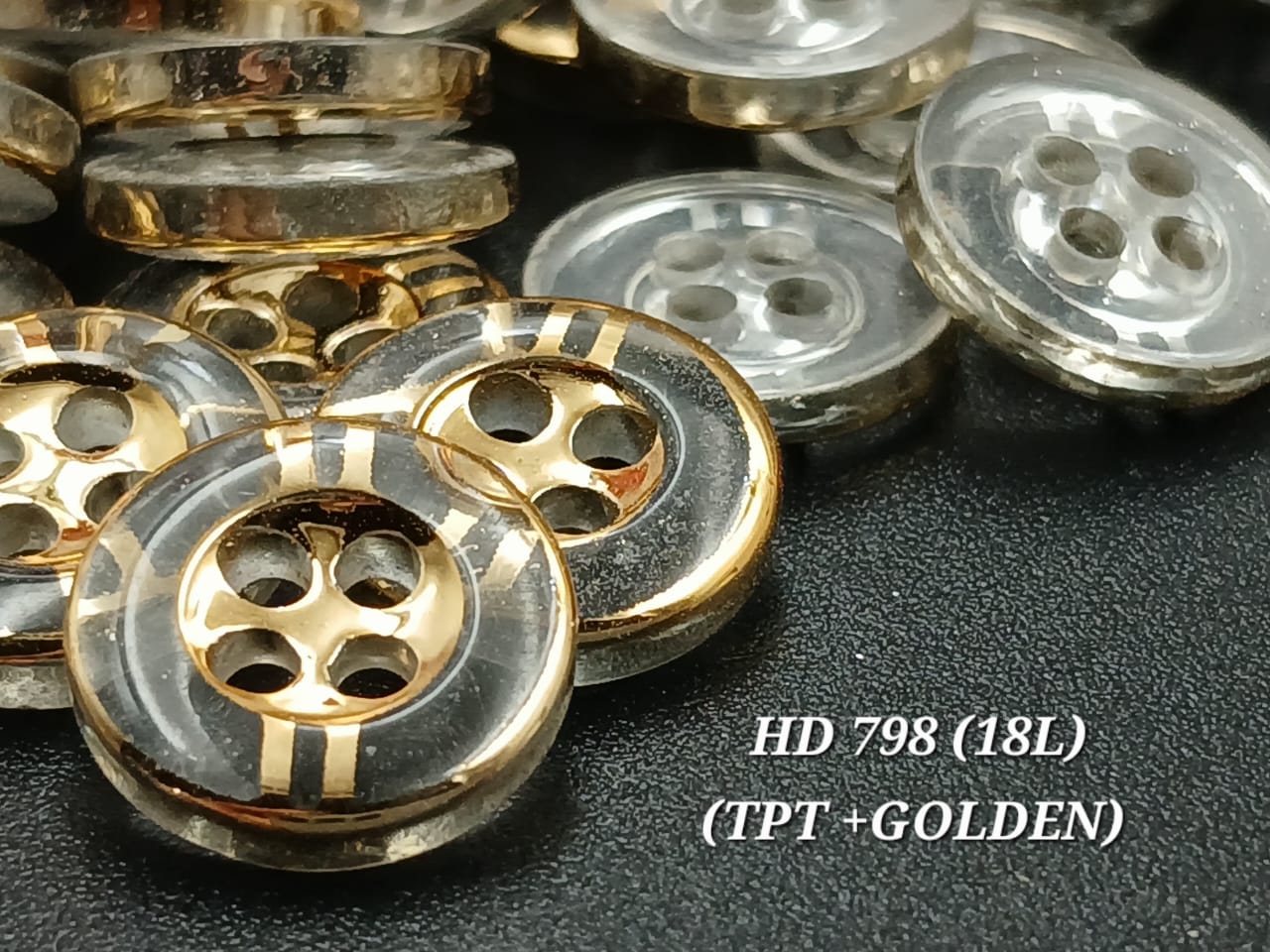 Luxe Gold-Rim Clear 18L 4Hole Button