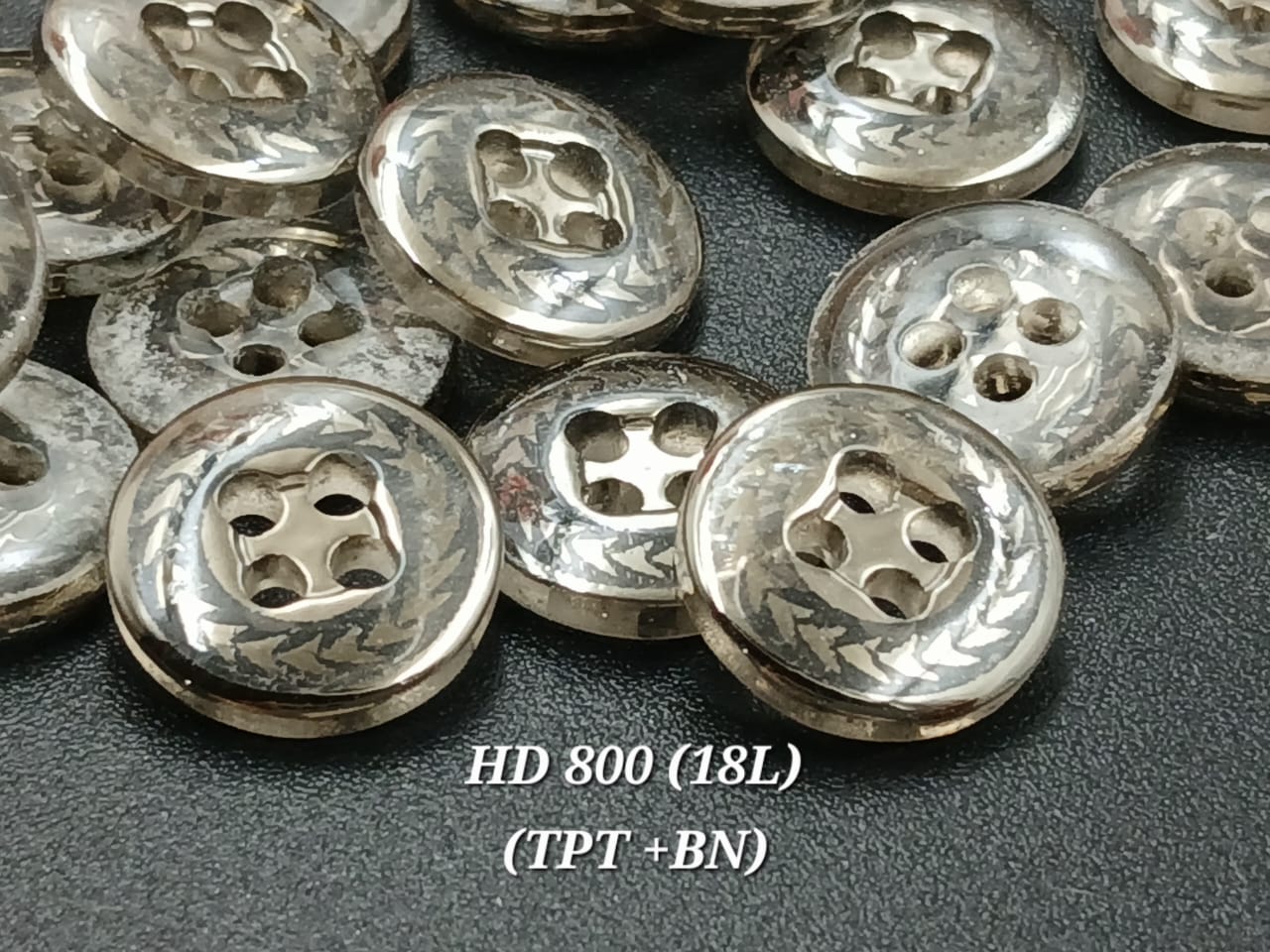 Metallic Silver Textured 18L 4Hole Buttons