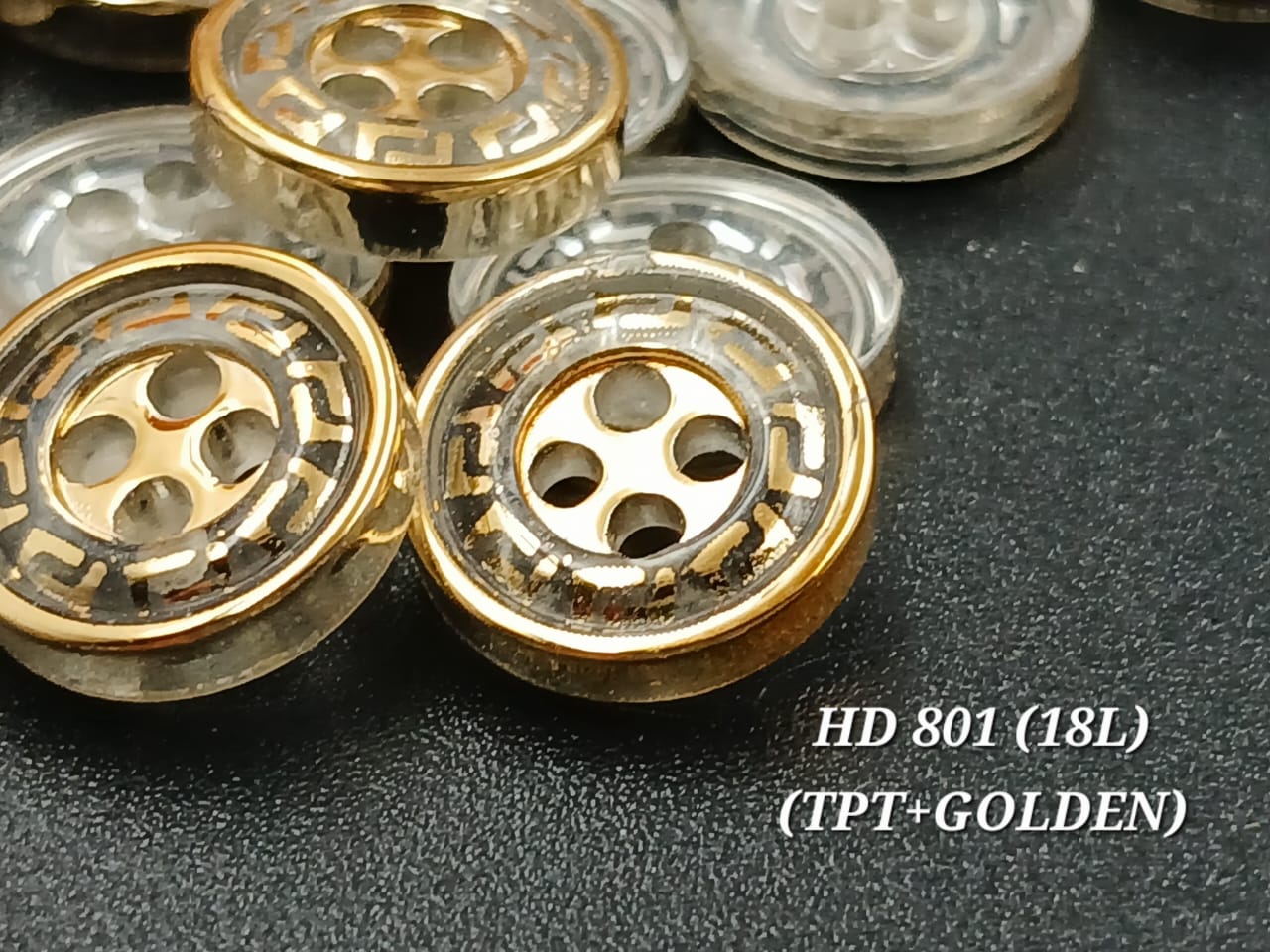 Luxe Gold-Rim Clear 18L 4Hole Button