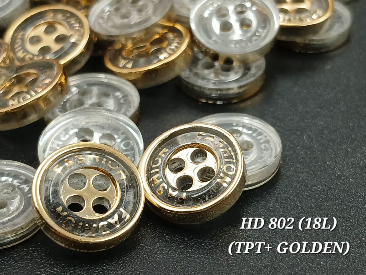 Luxe Gold-Rim Clear 18L 4Hole Button