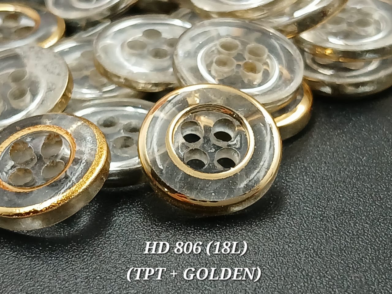 Luxe Gold-Rim Clear 18L 4Hole Button