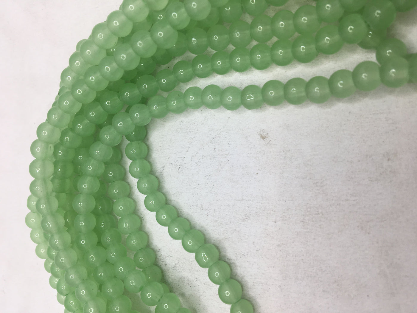 Light Green Spherical Glass Beads