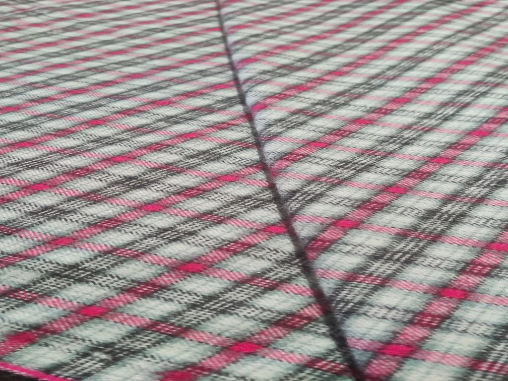 Precut Of 2.5 Meter Of Red & Black Checks Cots Wool Fabric