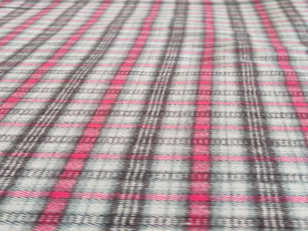 Precut Of 2.5 Meter Of Red & Black Checks Cots Wool Fabric