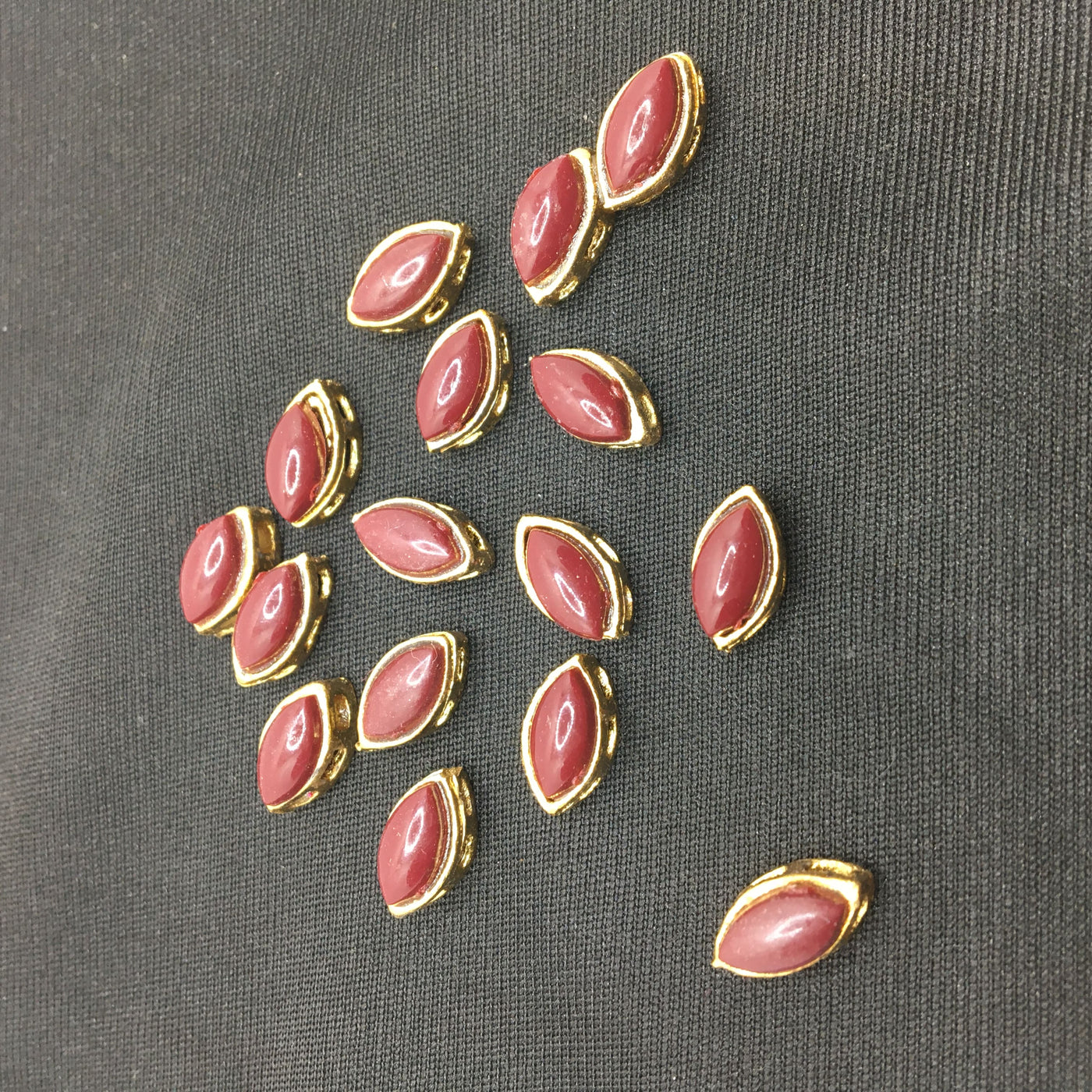 Maroon Eye Kundan Stones