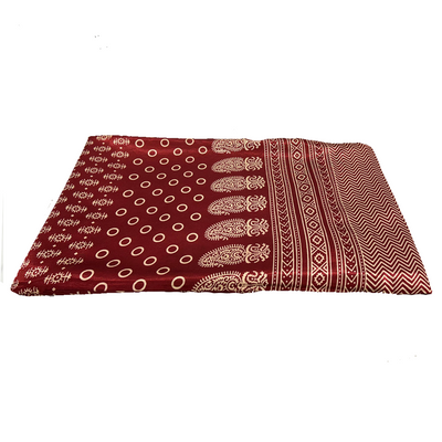 मैरून पारंपरिक पटोला मुद्रित मशरू सिल्क कपड़ा