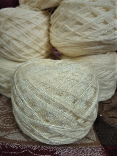 Cream ivory Multi Threaded Wool Yarn