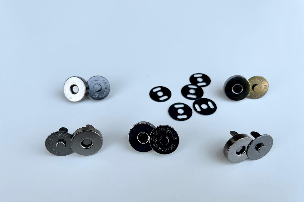 Multicolor Circular Magnet / Lock Buttons Press Type