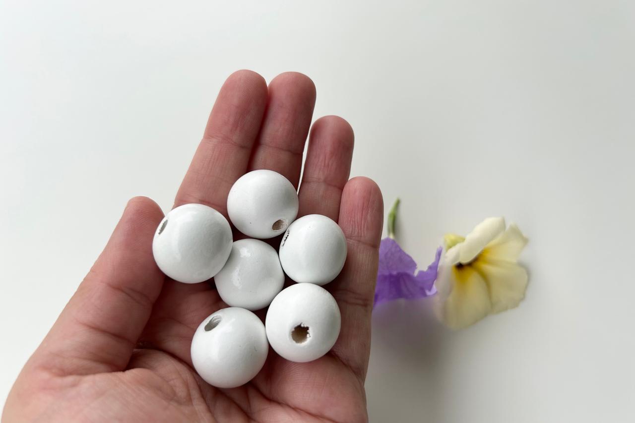 White Round 2 Hole Wooden Beads