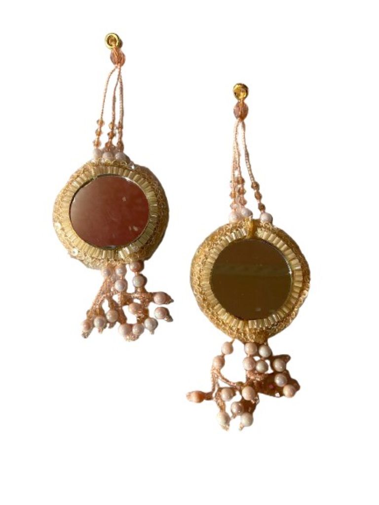 Pastel Peach Chid And Mirror latkan.
