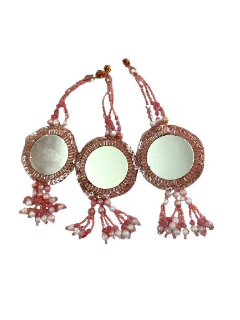 Pastel Pink Chid And Mirror latkan.