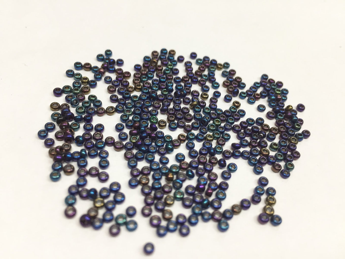 premium-blue-ab-round-rocaille-glass-beads-11-0