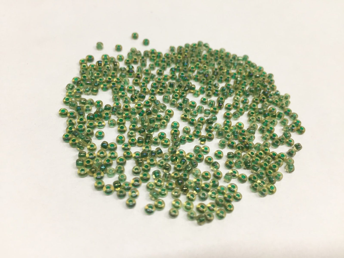 premium-green-inside-transparent-round-rocaille-glass-beads-11-1