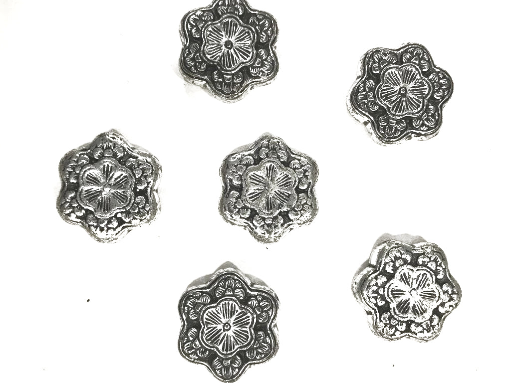 antique-silver-flower-shaped-plastic-beads