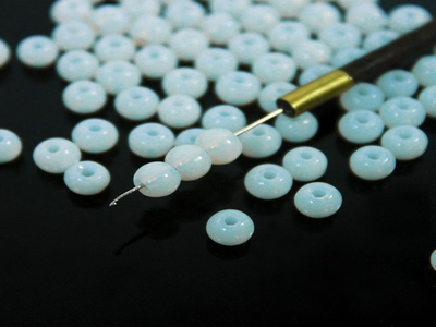 white-spherical-ceramic-beads