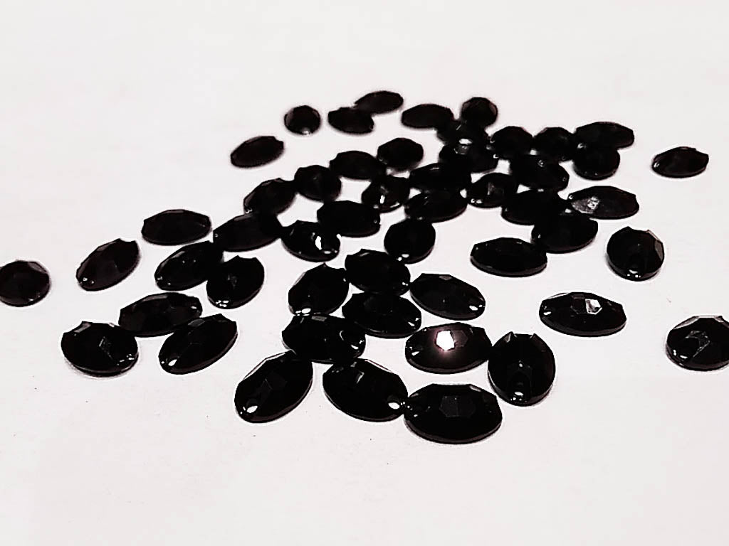 black-oval-2-hole-plastic-stones-8x6-mm