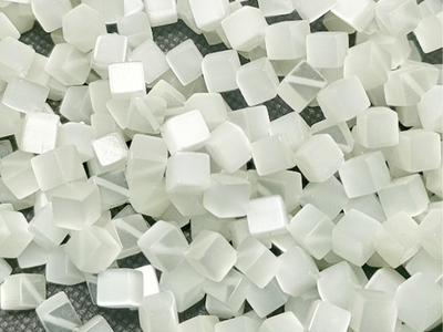 White Monalisa Cube Stone Beads