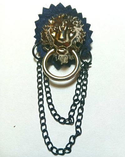 golden-lion-face-brooch-with-silver-chain