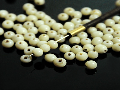 cream-spherical-ceramic-beads