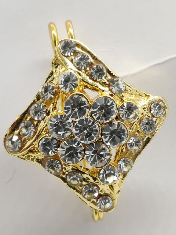 golden-stone-studded-diamond-brooch