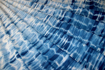 blue-white-abstract-tie-and-dye-printed-pure-cotton-fabric