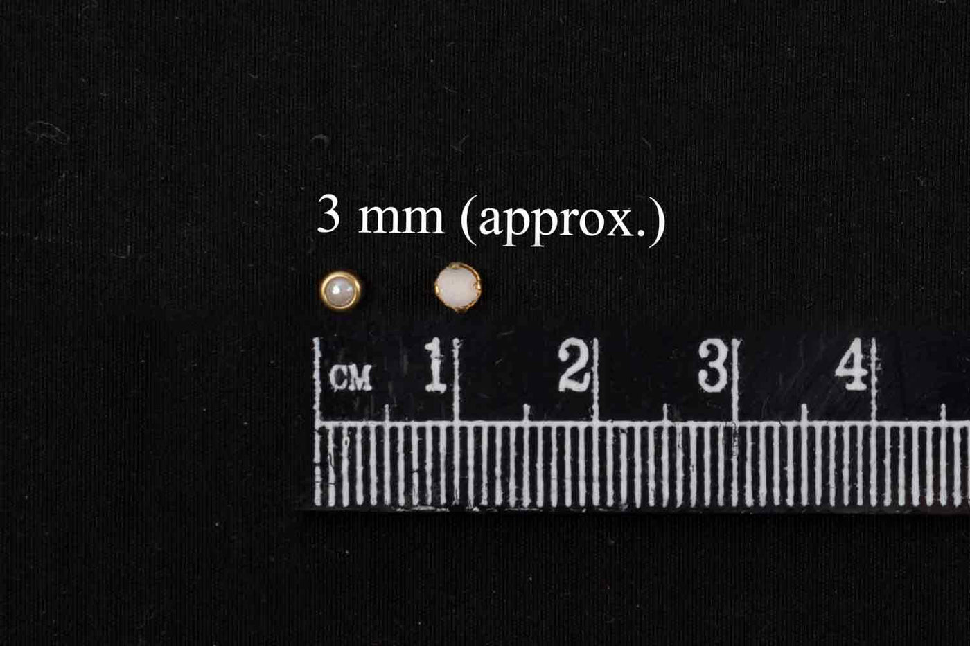 white-color-round-shape-hotfix-stones