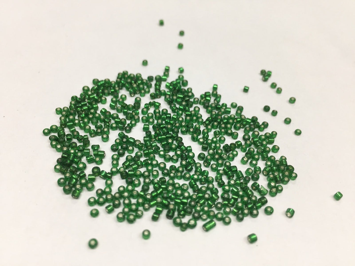 premium-green-silverline-round-rocaille-glass-beads-15-0