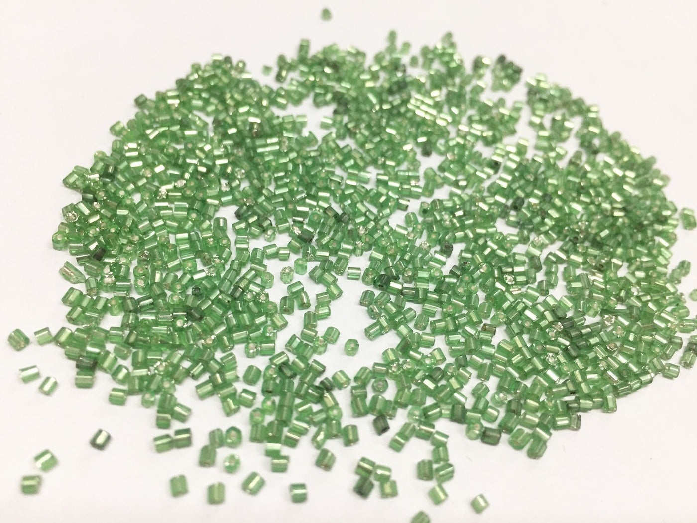 premium-green-silverline-2-cut-glass-beads-15-0