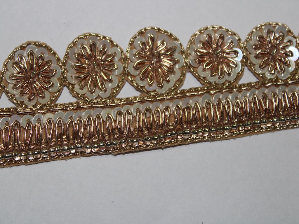 handwork-circular-sequin-trim