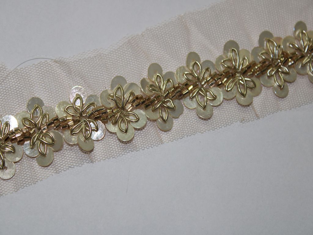 handwork-and-sequin-pearl-trim-15