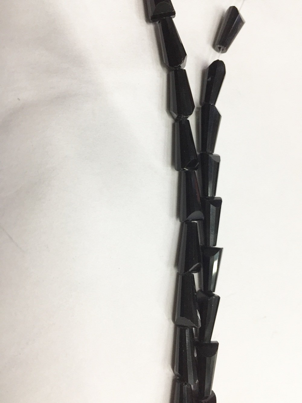 black-opaque-pencil-shaped-crystal-glass-beads