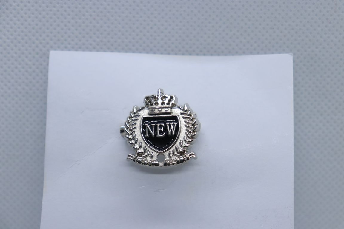 silver-crown-with-leaf-design-imitation-jewellery-lapel-pin