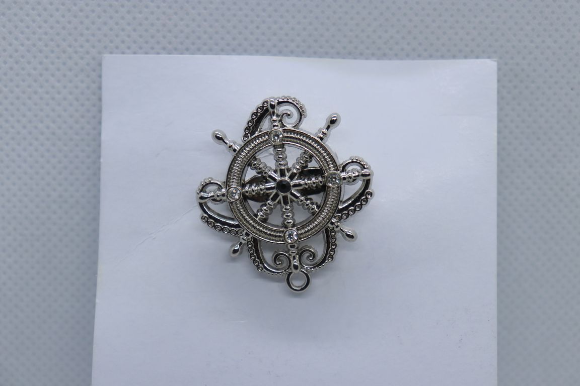 silver-wheel-with-white-stone