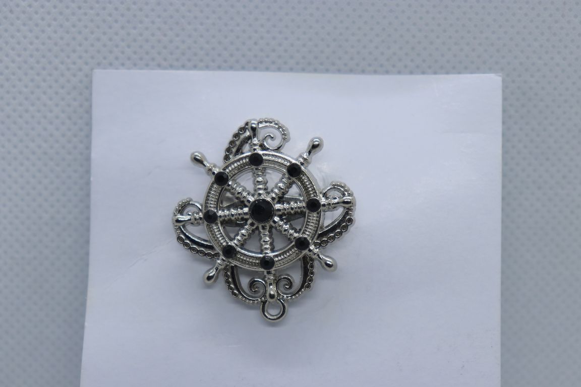 silver-wheel-with-black-stone-imitation-jewellery-lapel-pin