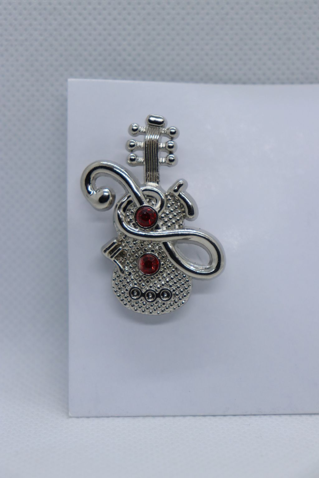 silver-guitar-with-red-stone-imitation-jewellery-lapel-pin