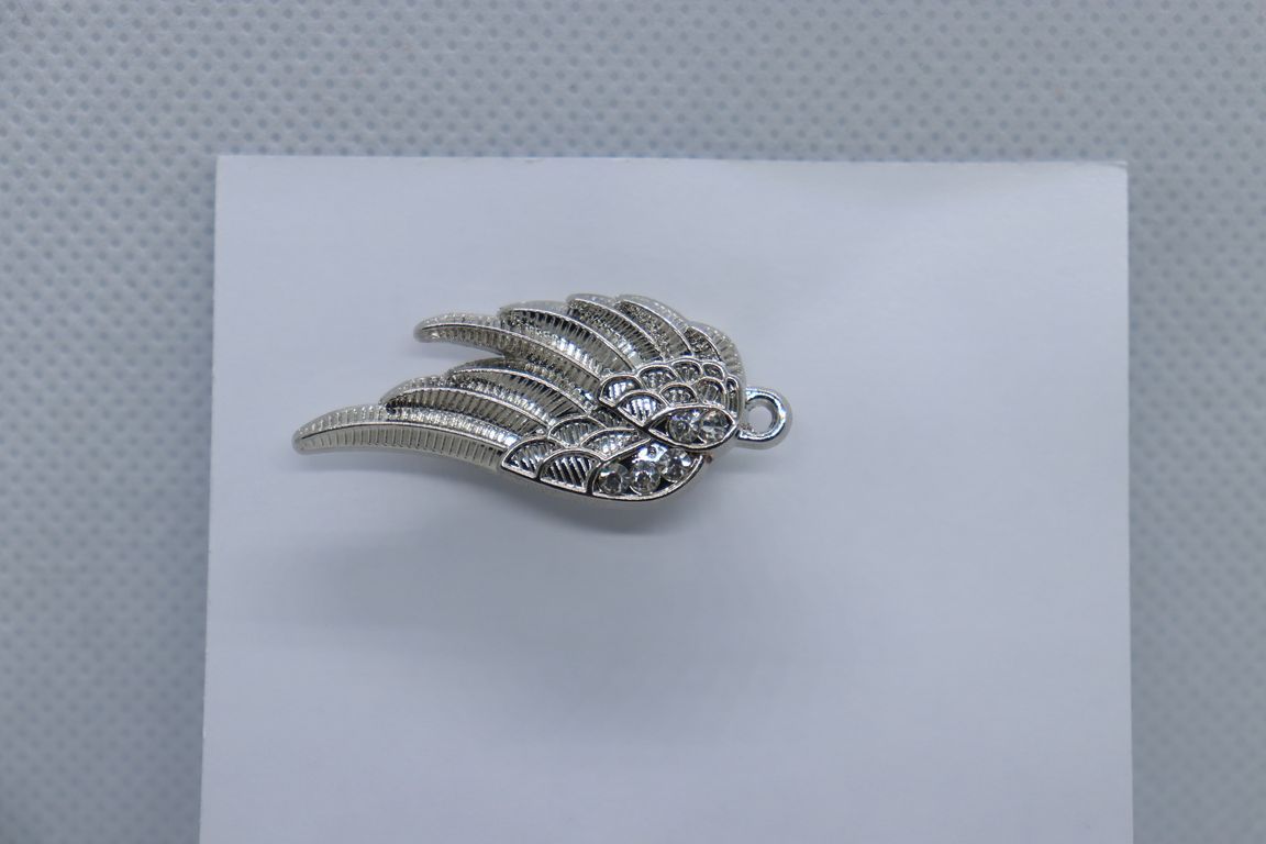 silver-wing-with-stone-imitation-jewellery-lapel-pin