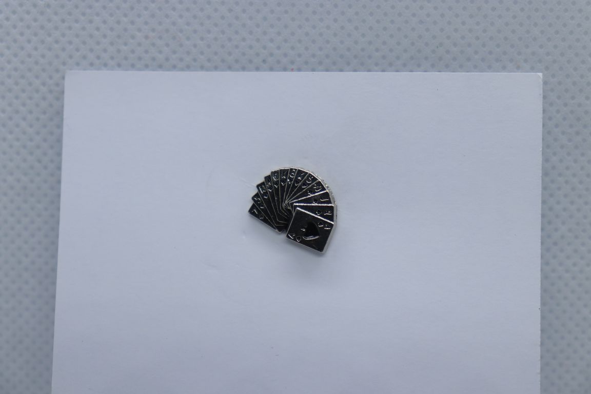 silver-playing-cards-imitation-jewellery-lapel-pin