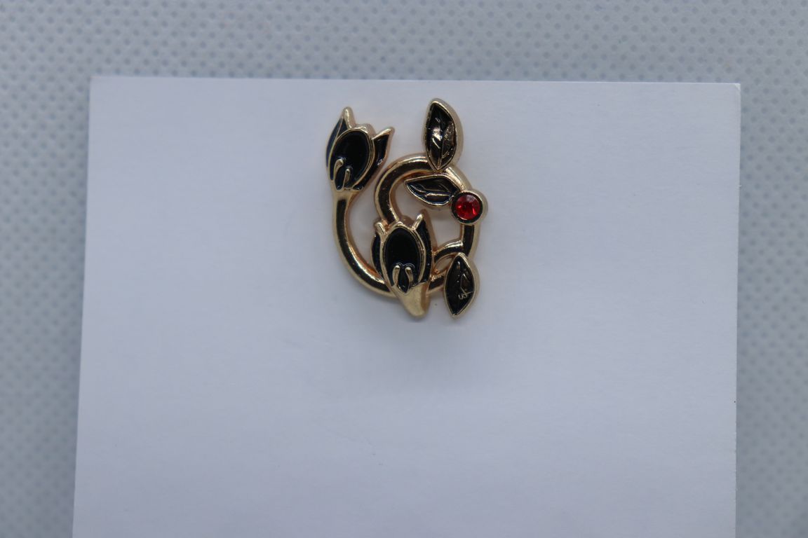 golden-black-leaf-and-flower-imitation-jewellery-lapel-pin