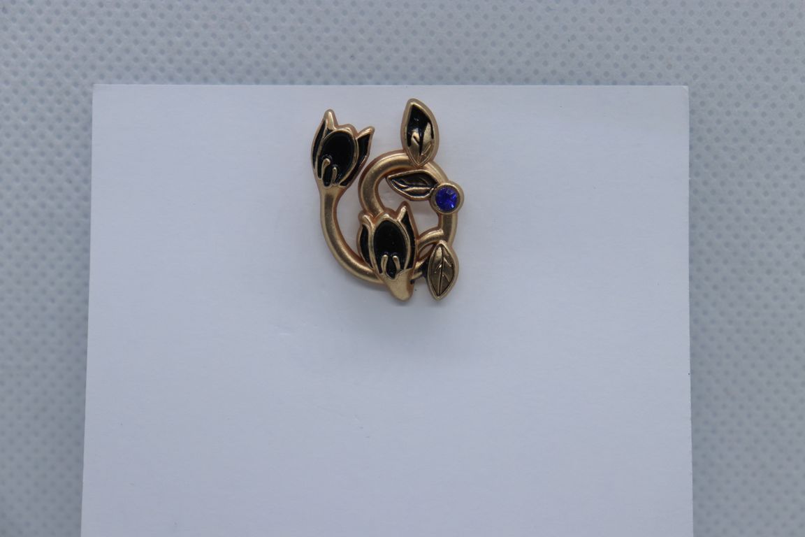 golden-flower-with-blue-stone-imitation-jewellery-lapel-pin