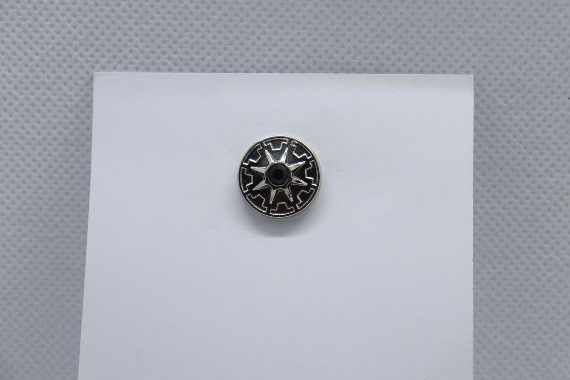 silver-star-with-black-centre-imitation-jewellery-lapel-pin