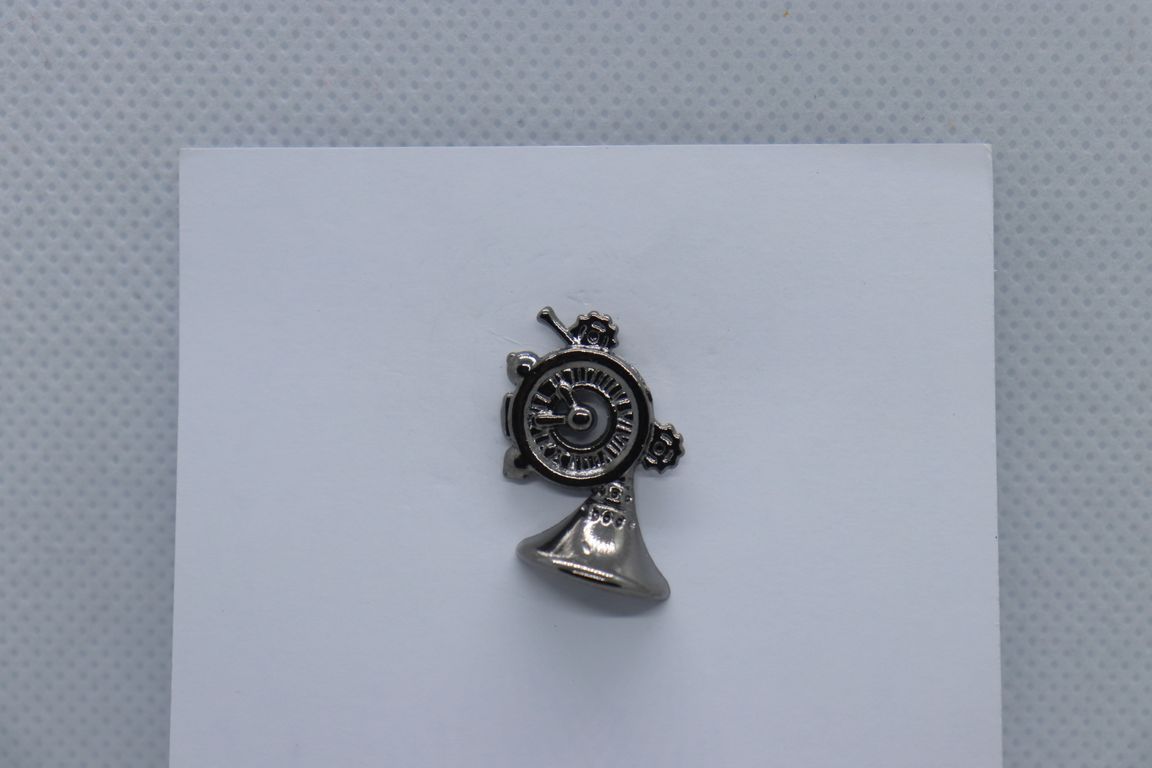 silver-fan-imitation-jewellery-lapel-pin