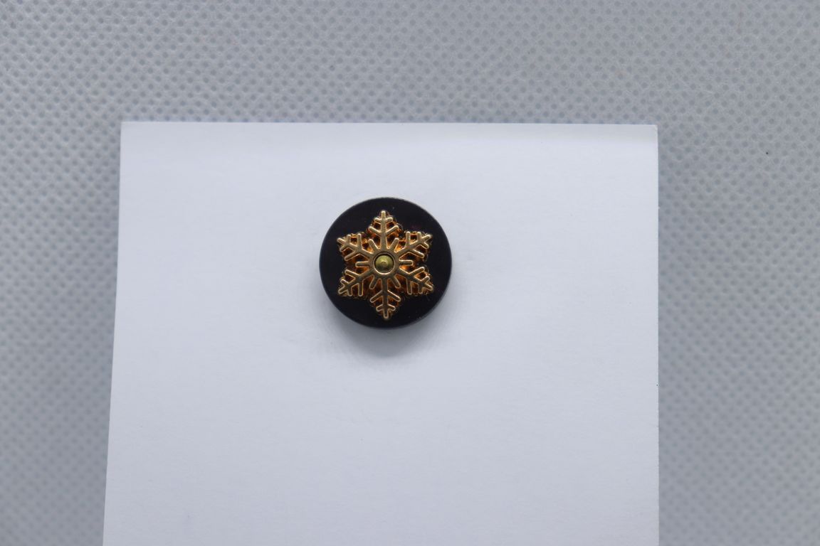 golden-snowflake-imitation-jewellery-lapel-pin