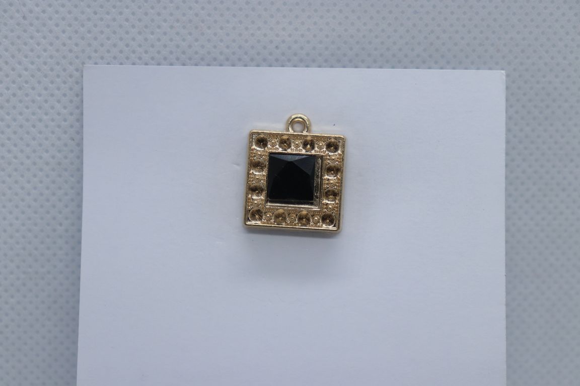 square-with-black-centre-imitation-jewellery-lapel-pin