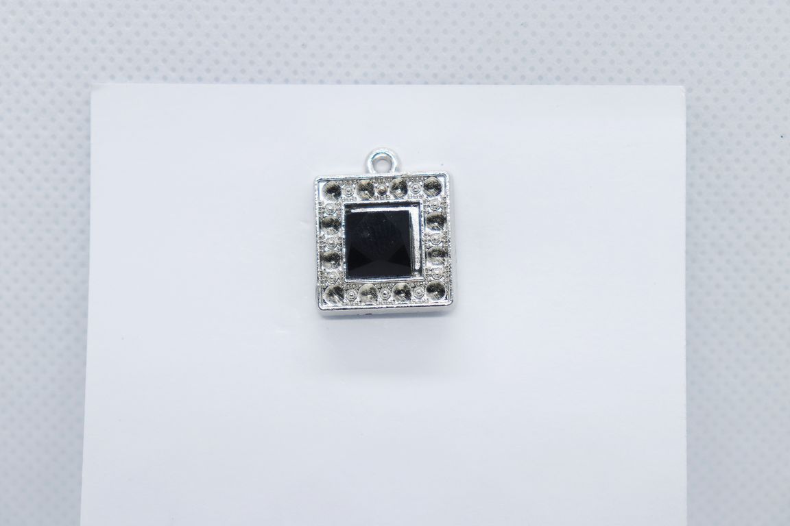 silver-mirror-with-black-centre-imitation-jewellery-lapel-pin